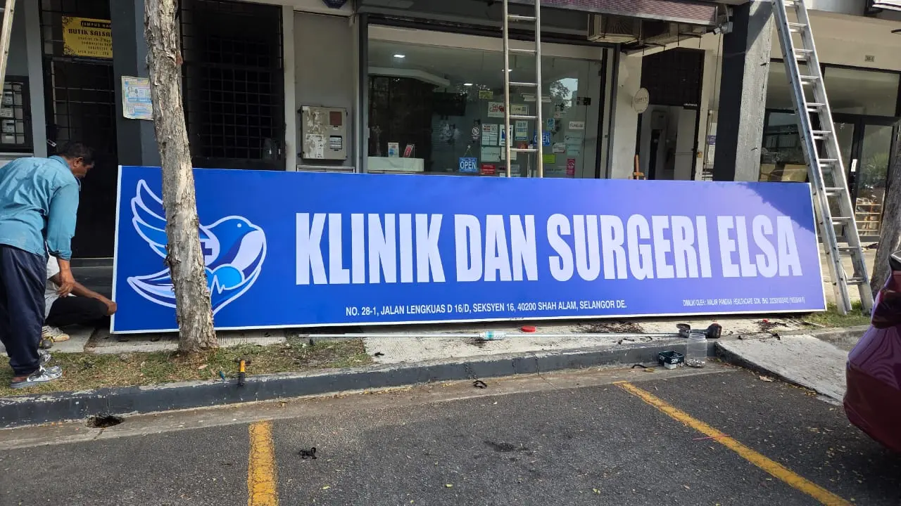 Outdoor clinic signboard lightbox signboard installed in Shah Alam, Malaysia by Anba Advertising using durable weather-resistant signage materials.